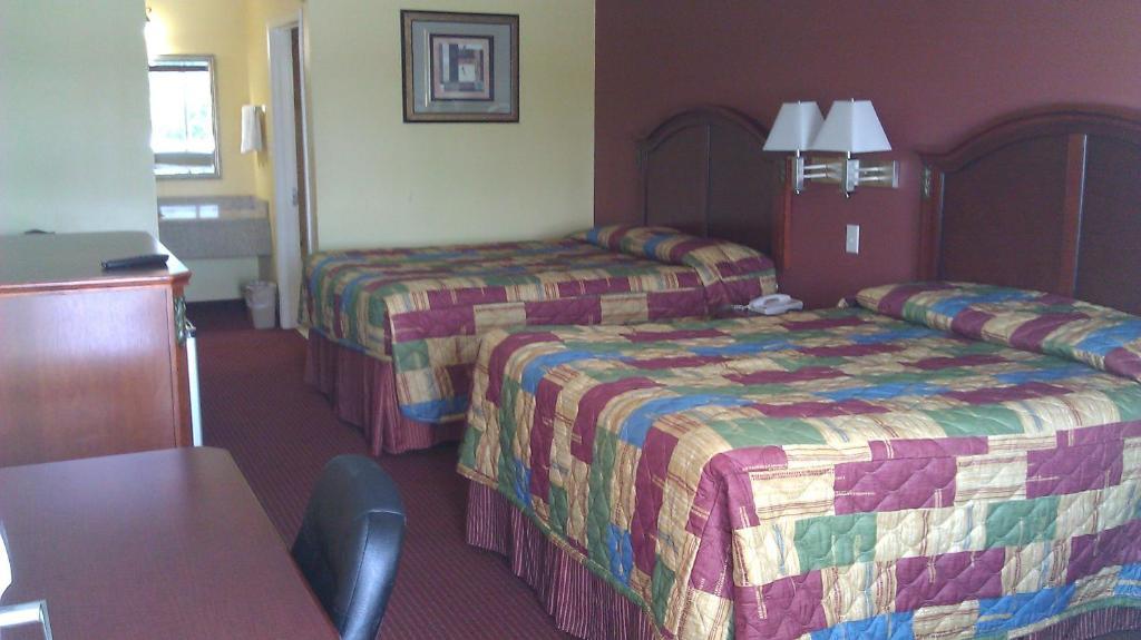 Scottish Inns Suites East Sam Houston Pkwy North 채널뷰 객실 사진