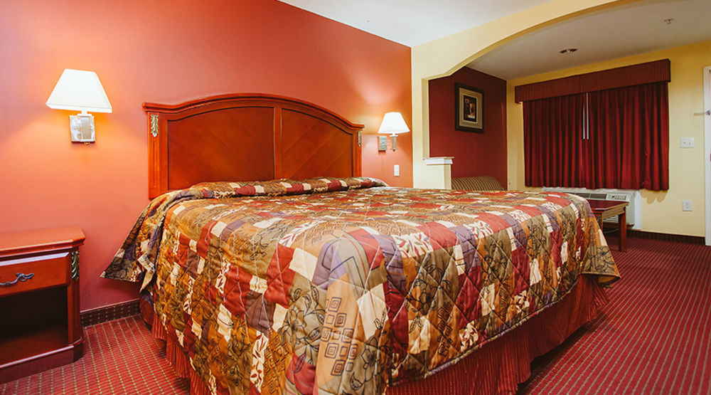 Scottish Inns Suites East Sam Houston Pkwy North 채널뷰 외부 사진