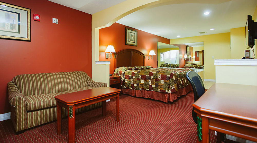Scottish Inns Suites East Sam Houston Pkwy North 채널뷰 외부 사진