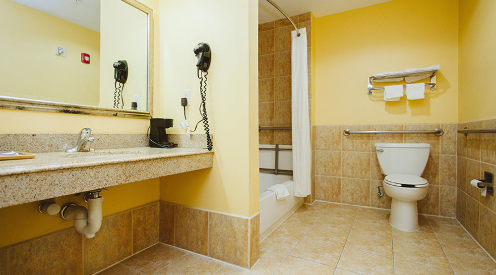 Scottish Inns Suites East Sam Houston Pkwy North 채널뷰 외부 사진